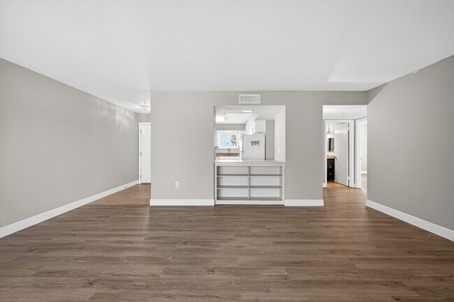 Building Photo - FULLY RENOVATED 2 BEDROOM WITH HUGE BONUS ROOM!