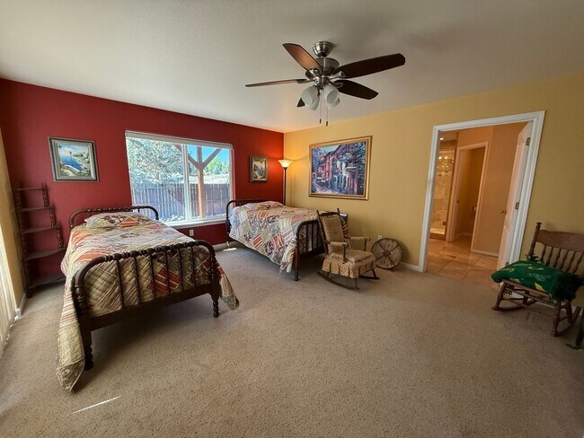 Building Photo - Spacious 4 Bed, 3 Bath Home - Terrango Glen