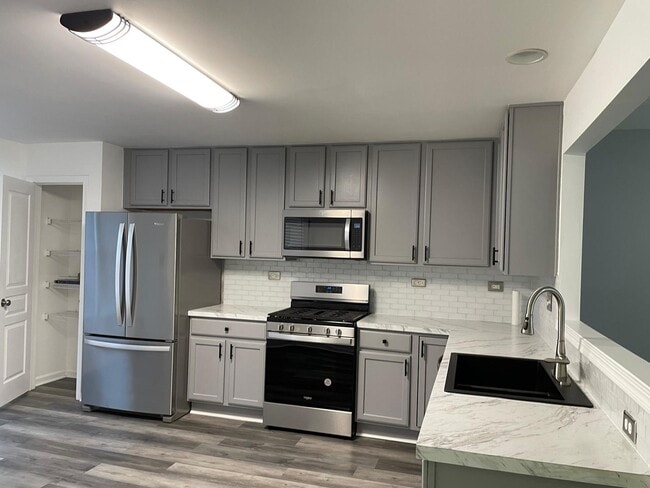 Building Photo - 416 Conservatory Ln