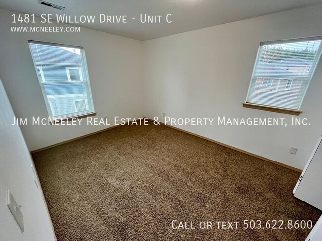 Building Photo - 1481 SE Willow Dr