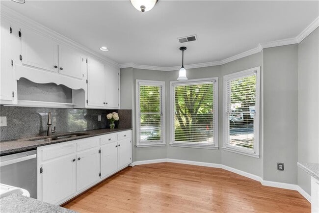 Building Photo - 1427 Old Virginia Ct SE