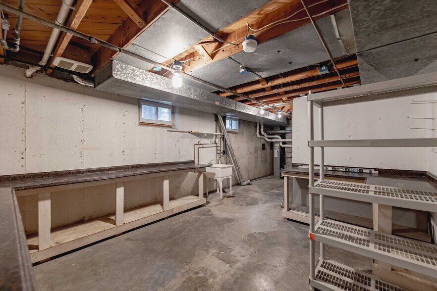 Building Photo - 8859 Rock Forest Dr