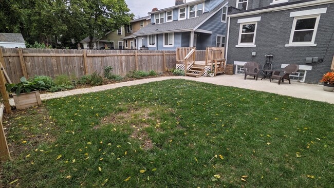 Building Photo - 423 Frebis Ave