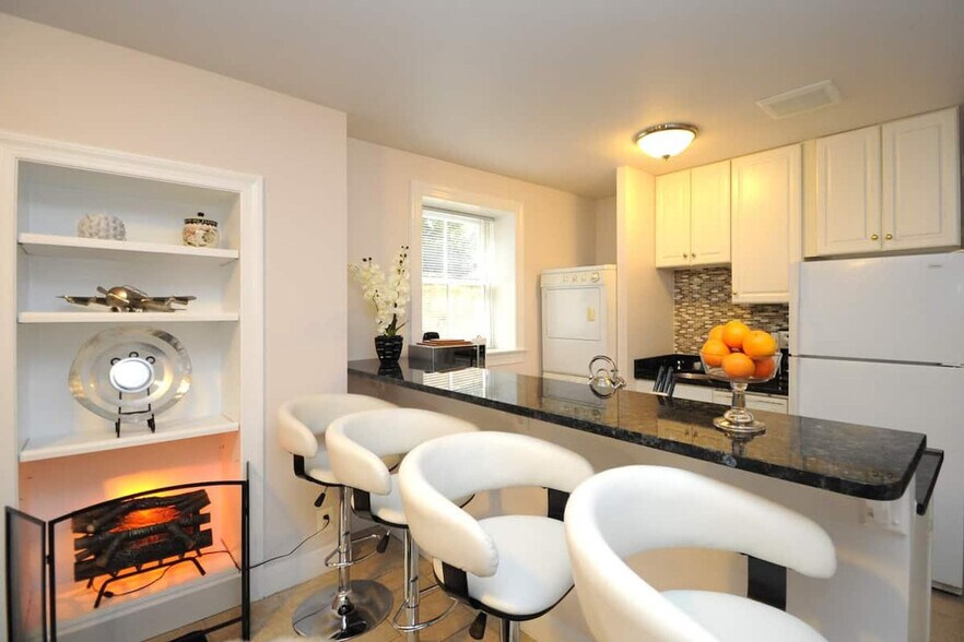 Building Photo - 724 East Capitol St NE