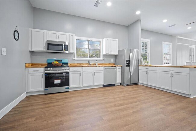 Building Photo - 354 S Dearborn St