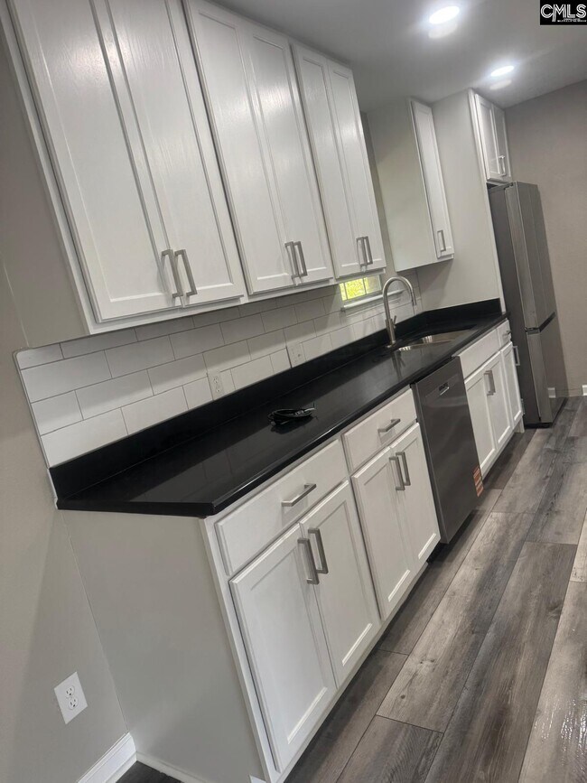 Building Photo - 2919 Chatsworth Rd