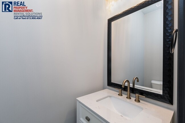 Building Photo - 3527 Pershing Dr