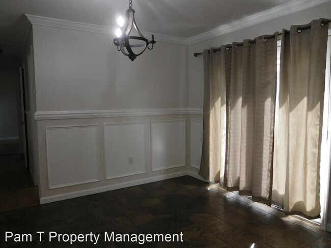 Building Photo - 3 br, 1.5 bath House - 204 Holiday Circle