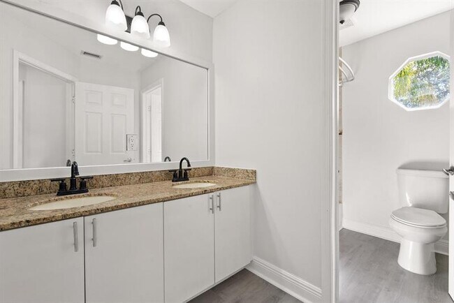 Building Photo - 5228 NW 112th Terrace