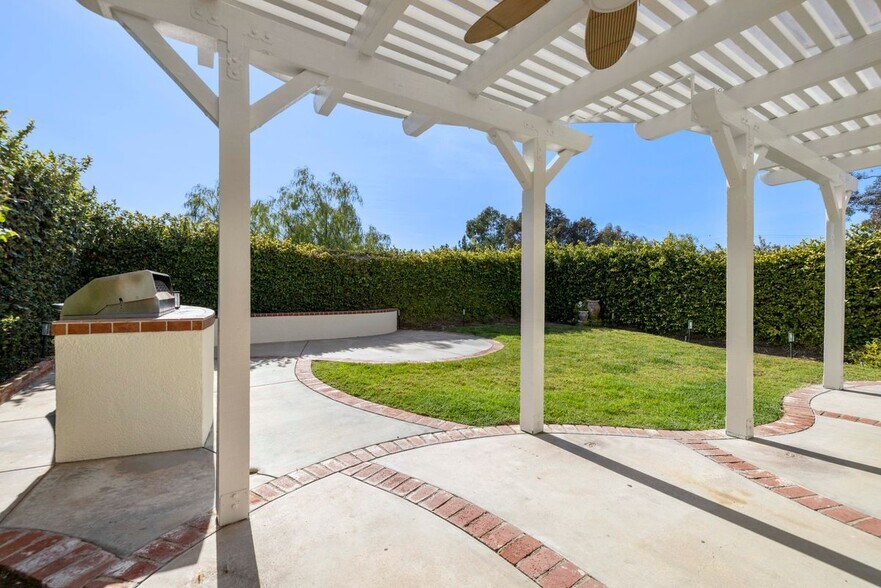 Building Photo - 27815 Sunflower Ct