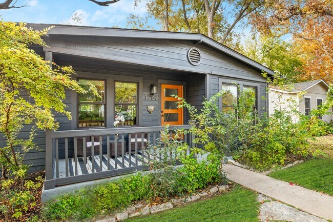 Building Photo - 1207 Romeria Dr