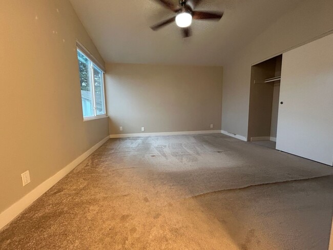 Building Photo - Beautifully Updated 4-Bedroom Home in Came...
