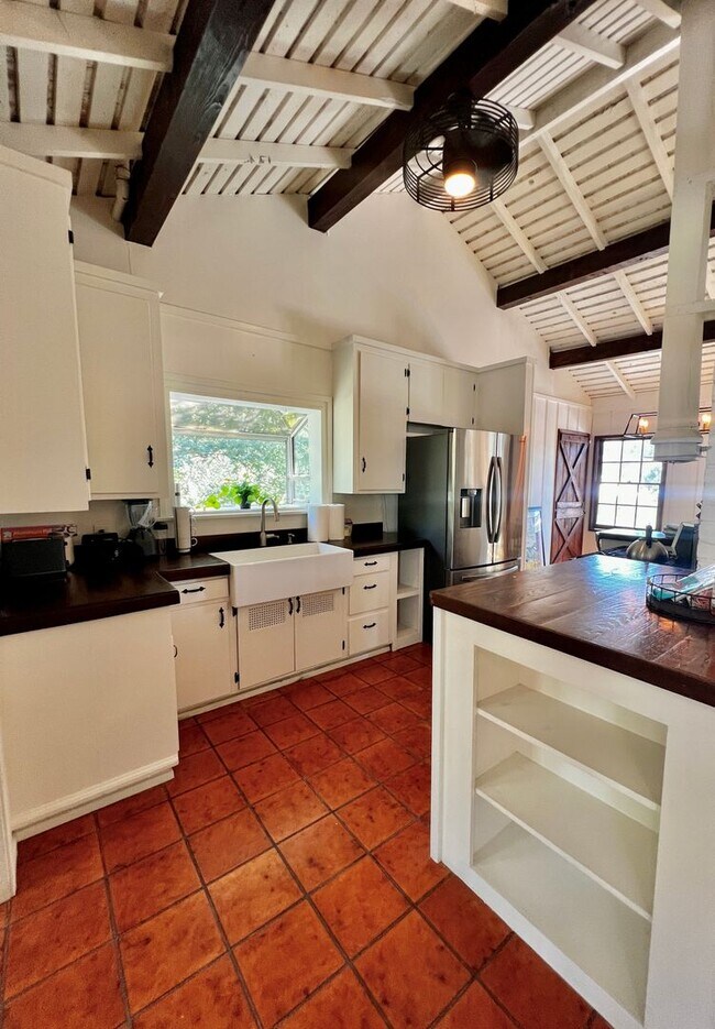Building Photo - 2828 Laurel Canyon Pl