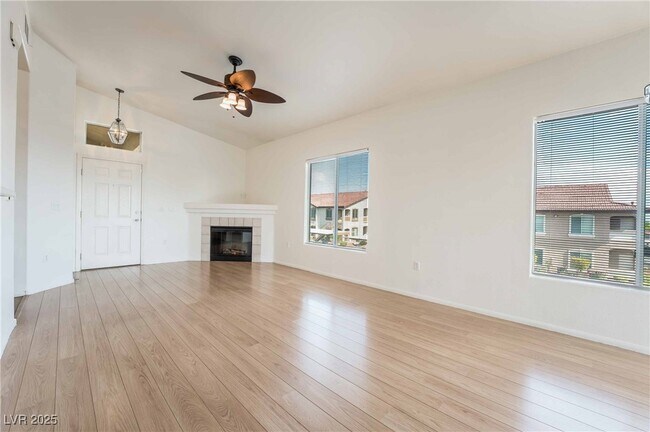 Building Photo - 2305 W Horizon Ridge Pkwy
