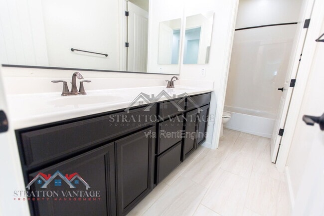 Building Photo - 959 W Zion Pl