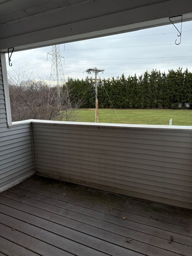 Building Photo - Spacious Two Bedroom Condo