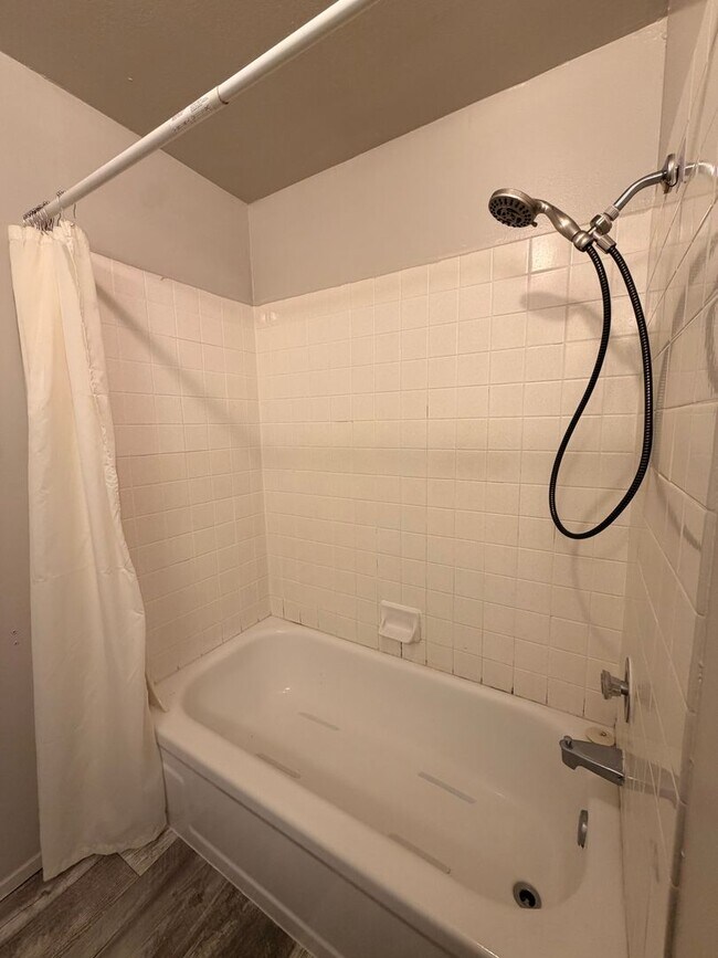 Building Photo - 2-Bedroom Duplex in Thurston