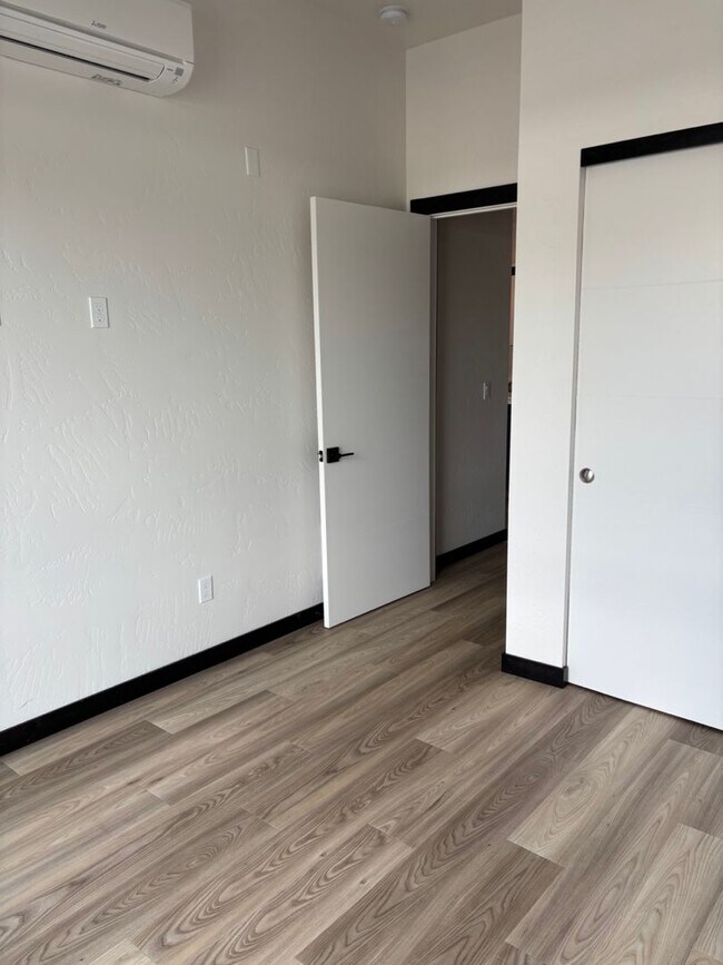 Building Photo - Modern Midtown Living | 2 Bed, 2 Bath Near...
