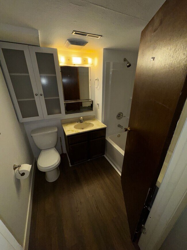 Building Photo - Clean 5 Bedroom Ranch in NW Fort Collins