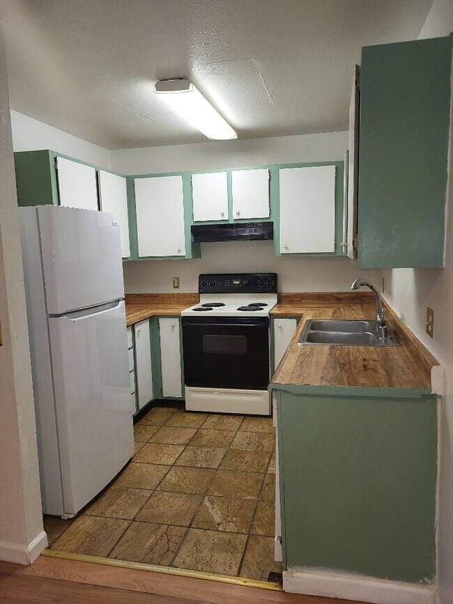 Building Photo - 2410 Tripp Dr