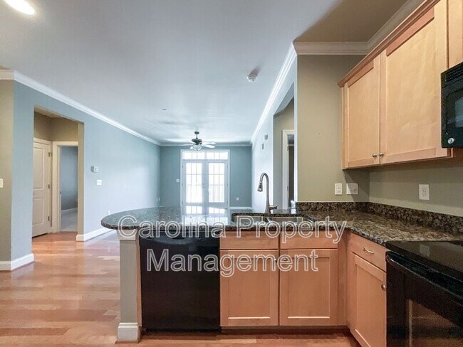 Building Photo - 518 Clarice Ave