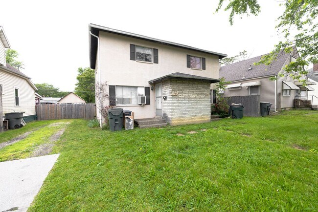 Primary Photo - 2965-2967 McGuffey Rd