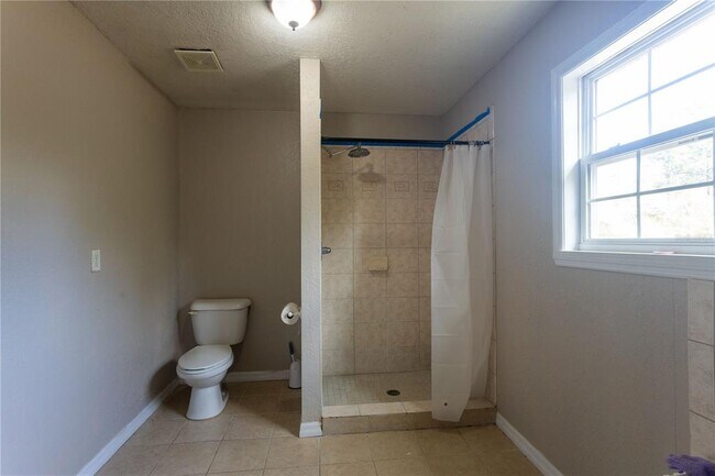 Building Photo - 1159 SW Valencia Heights Ave