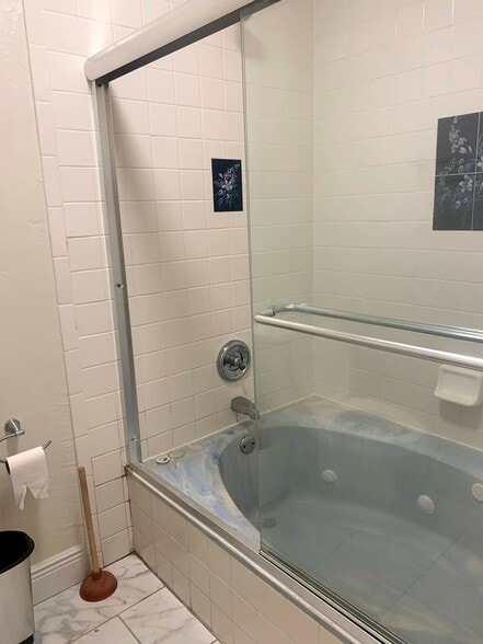 Building Photo - 290 S Old Kings Rd