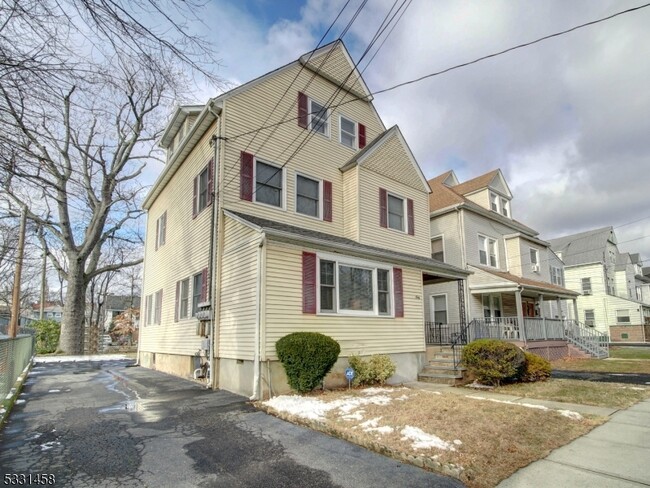 Primary Photo - 60 Greenwood Ave