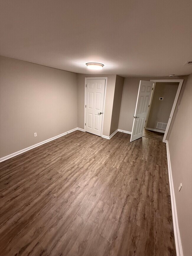 Building Photo - 121 Camellia Dr
