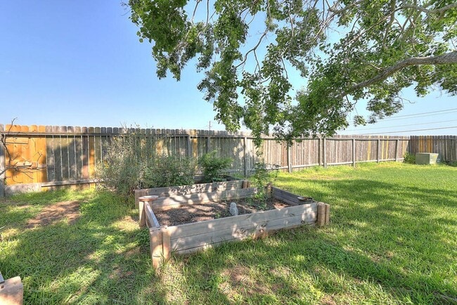 Building Photo - 7605 Cougar Dr