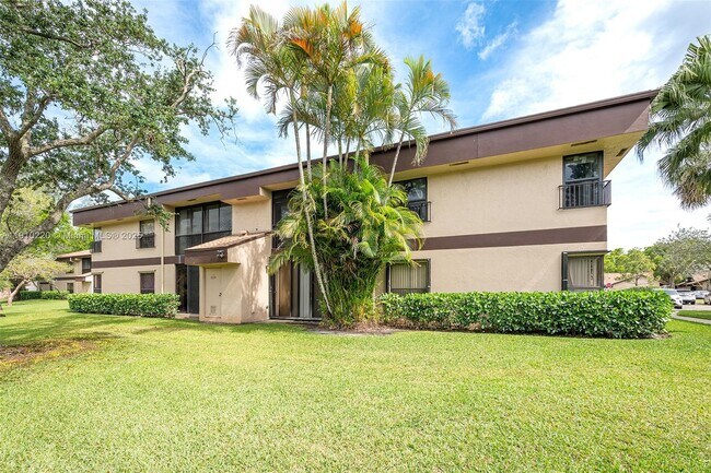 Building Photo - 2676 Carambola Cir N