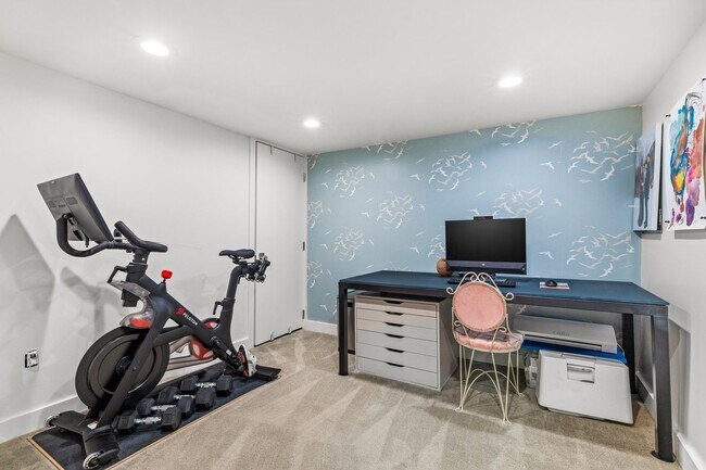Building Photo - 5bd/2.75ba Seattle Home
