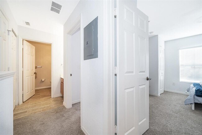 Building Photo - 2600 Lodi Cir
