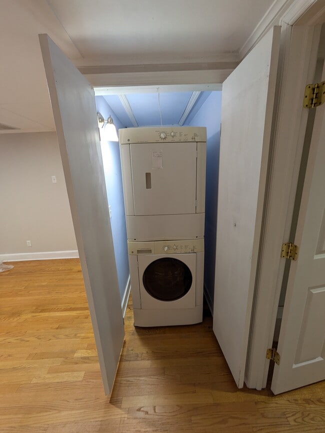 Building Photo - 383 W Clinton St