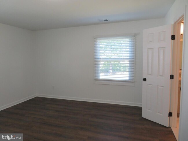 Building Photo - 7895 Pavilion Dr