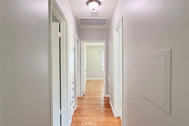 Building Photo - 1505 N Rosewood Ave