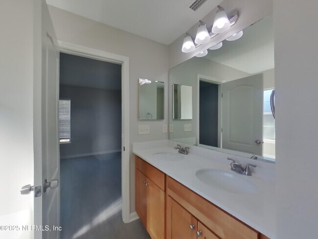 Building Photo - 76384 Deerwood Dr