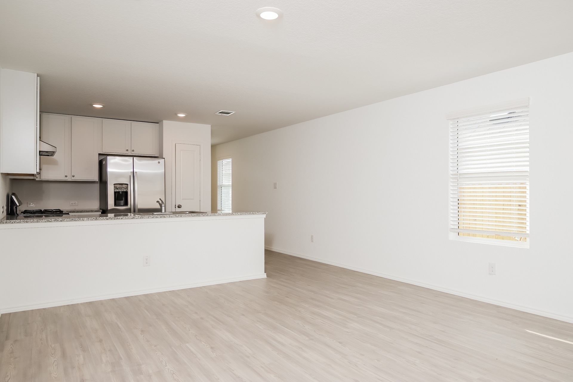 Building Photo - 2811 Millikan Dr