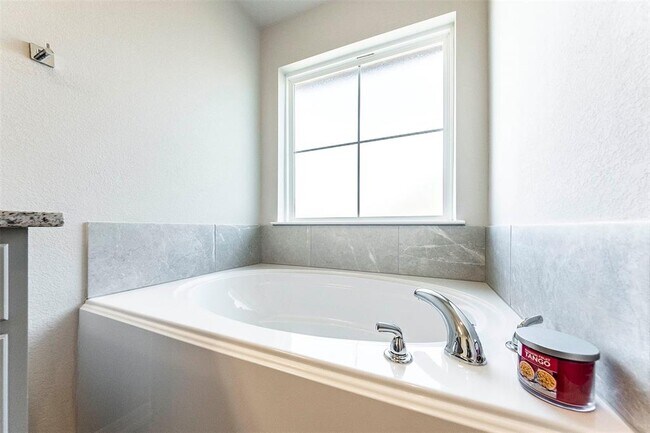 Building Photo - 8220 Tourmaline Wy