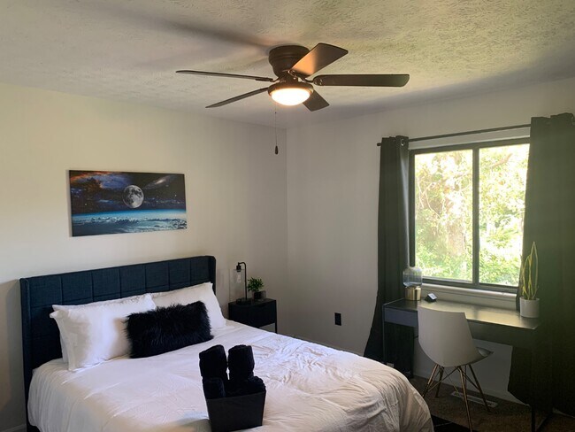 Building Photo - 5808 Stormcroft Ave