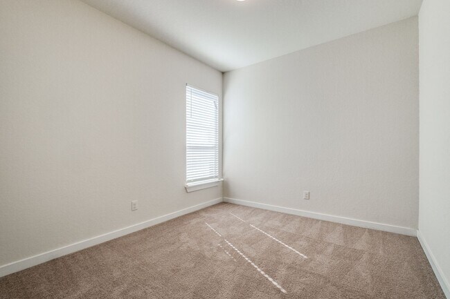 Building Photo - 3 Bedroom/2 Bath Bricewood Subdivision