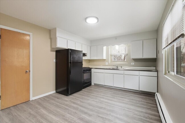 Building Photo - 337 Custer Ave