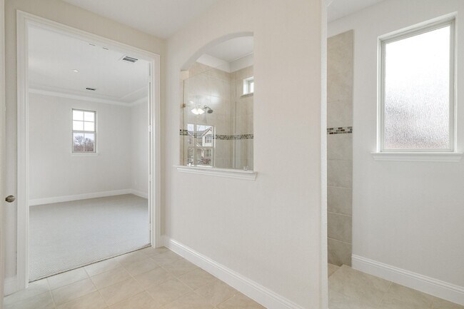 Building Photo - 310 Greystone Ct