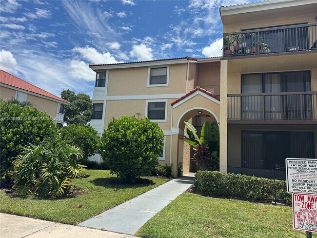 Building Photo - 5661 Riverside Dr