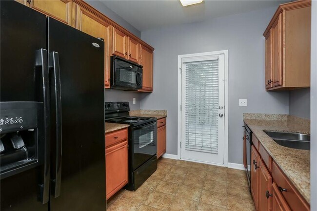 Building Photo - 2860 Ridgeview Dr