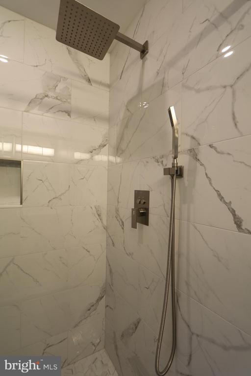 Building Photo - 5213 Zephyr Ave