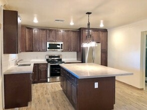 Building Photo - Gorgeous fully remodeled in Central Tucson - Pre Lease August 2026