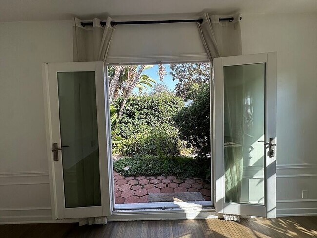 Building Photo - 1407 Laurel Ave