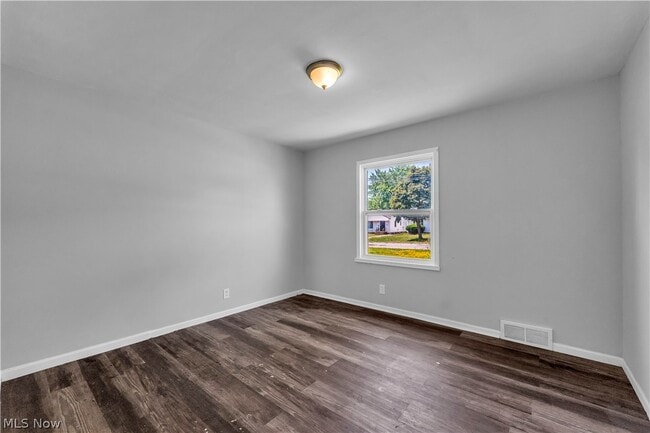 Building Photo - 18304 Garden Blvd